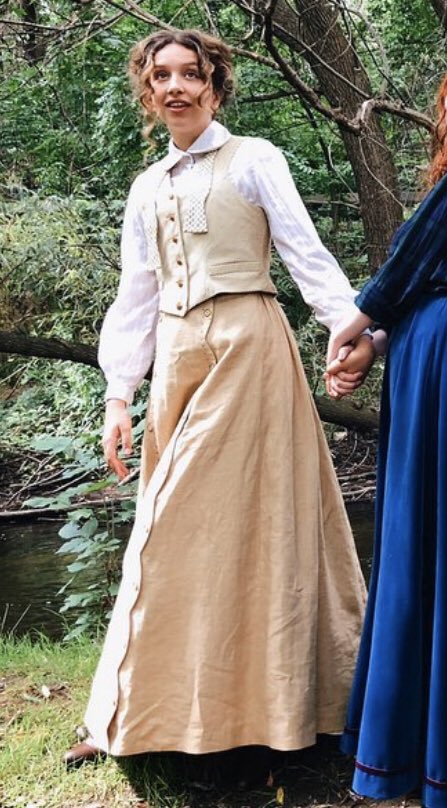 mariakmae's tweet photo. 𝐞xcuse me but WHY THE FUCK did I NOT MAKE THE CONNECTION SOONER- 

#renewannewithane (can y’all see it?... or maybe it’s just me 👀 and i’m dumb) https://t.co/dJv3NNxigT