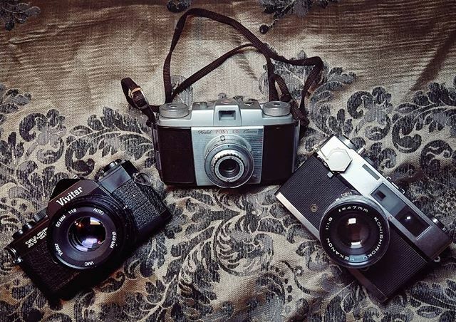 riverkentucky's tweet photo. A Weekend of playing with a few of my 35mm cameras:
The Vivitar XV-20
A Kodak Pony135
The Konica Auto-S

#filmphotography #filmsnotdead #filmisalive #collection #vintagelens #film #filmisalive #filmlovers #filmcamerasinternational #filmphoto #konica #viv… https://t.co/kt5JDzqYJV https://t.co/6AmSqhArTM