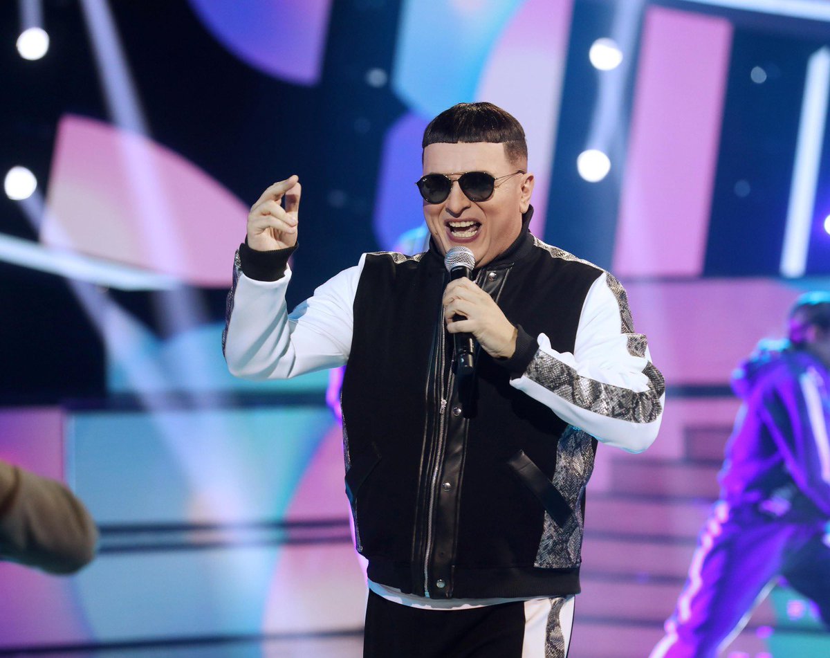 Creo que con mi actuación de hoy en <a href="/TuCaraMSuena/">TuCaraMeSuena</a> me he ganado una vicepresidencia 😂#TuCaraMeSuena #TCMS