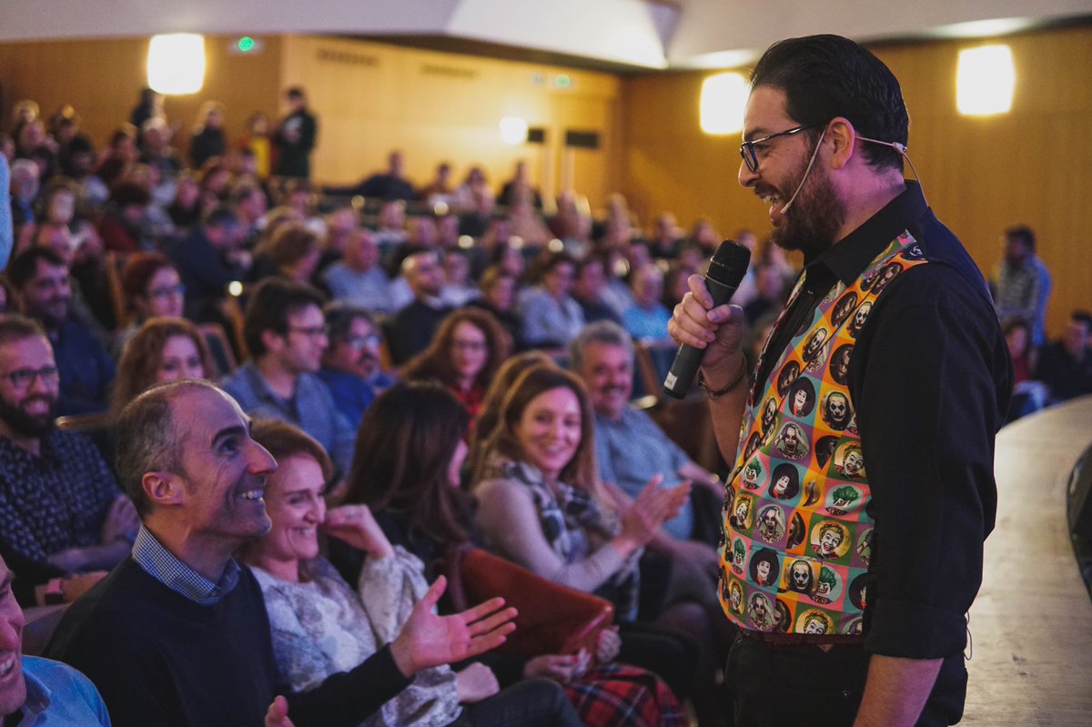 OSRMurcia's tweet photo. Ambientazo en el espacio @estrellalevante + @localdensayo y buen rollo ‘a cascoporro’ en el primero de los #ConciertosCanallasÖSRM. Gracias a @Javi_Chou por ser nuestro infiltrado, a Joaquín Reyes por hacerlo todo tan fácil y divertido, y a todos los que nos habéis acompañado ❤️ https://t.co/UKIRLGQnoY