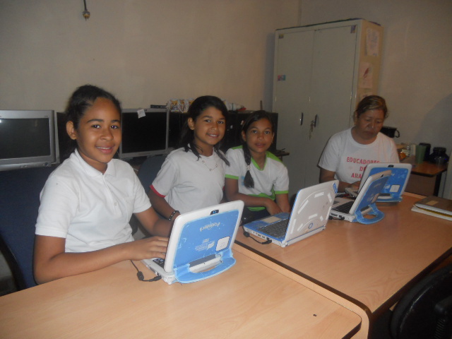 Ensayo del Programa de Radio Nro 107 Un Espacio para el Conocimiento daremos un recorrido por las fechas más significativas que contempla el calendario escolar Aniversario Nro 62, Escuela Quince de Enero Día del Maestro. Te invitamos el día martes 14 de enero por Extrema 93.3 FM.