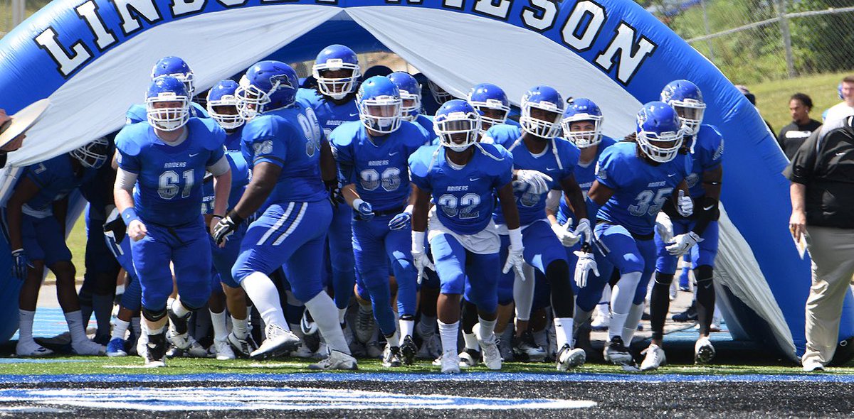 Blessed to have received an offer from LWC! GLORY TO GOD‼️ @LWC_Football @Coach_CotterLWC <a href="/willie_Howard24/">Willie Chuck Howard III 🇭🇹🇺🇸</a>