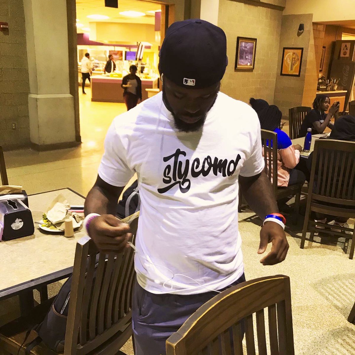 Slim_LastKing's tweet photo. Crazy to have been at the same school as somebody you grew up competing against & seeing how he still dominating on field. S/o to whoever recruited him to @BRAVESSPORTS He showed up, pipped up & seeing about a future in the league. I salute you brother #Stycomd @_Deshawn2 https://t.co/S0Rbg4T6tu