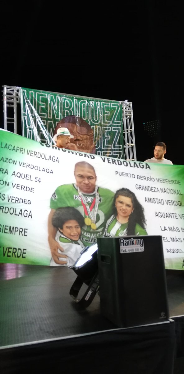nacionaloficial's tweet photo. Las diferentes barras de la hinchada verdolaga se hacen presente para decir #GraciasCapi https://t.co/zaOzwMxLvK