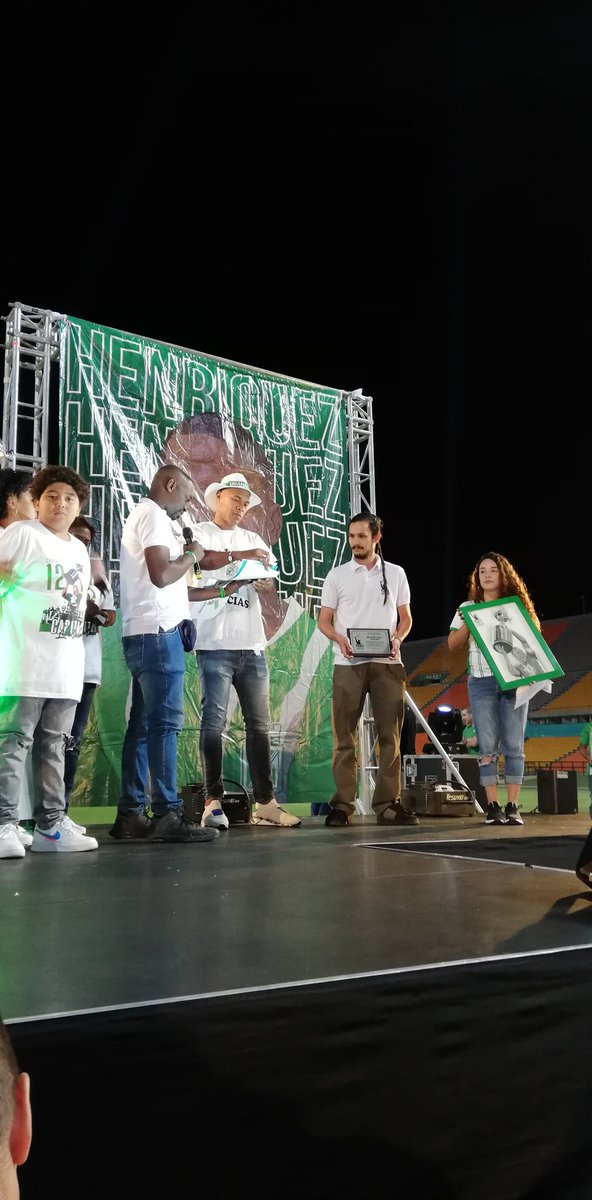 nacionaloficial's tweet photo. Las diferentes barras de la hinchada verdolaga se hacen presente para decir #GraciasCapi https://t.co/zaOzwMxLvK