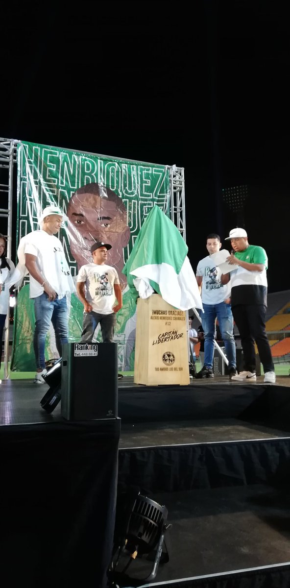 nacionaloficial's tweet photo. Las diferentes barras de la hinchada verdolaga se hacen presente para decir #GraciasCapi https://t.co/zaOzwMxLvK