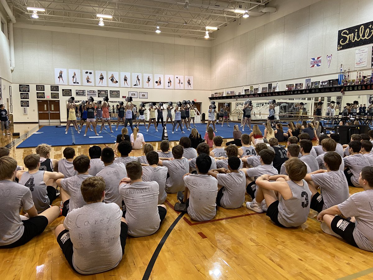VHSFootball's tweet photo. We are so proud to come watch the @VandegriftHS cheerleaders practice their state routine. Go @VandegriftCheer Keep working for that 🥇 Y’all did great! https://t.co/JCJSuwiUlM