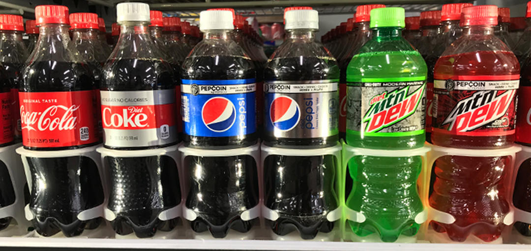 Speedway's tweet photo. So which is it, SODA or POP? 🥤

#SpeedyHint: Earn 300 Bonus Points when you buy three 20oz soft drinks using your Speedy Rewards card! *participating locations 🌟 https://t.co/vrO1kbfiDn