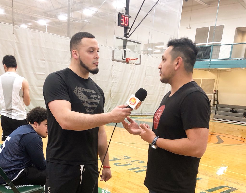 tlotvshow's tweet photo. After our game last week in the #HoopsofPromise league, I had the chance to talk to Luis from the @joinfoundation. They are an organization helping familes who are in need of resources all over the world. Shout out to my students from @ilmediaschool for filming this. ππΌππΌπ₯ https://t.co/RPpI3XaSWd