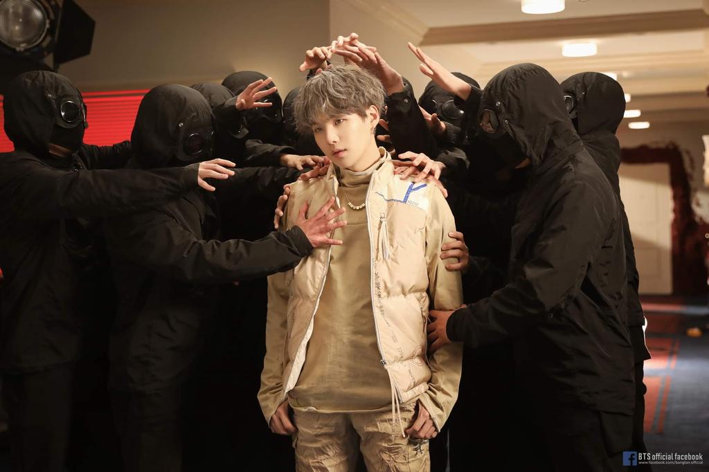 뷔슈 Pics (@rolxgucci) on Twitter photo 