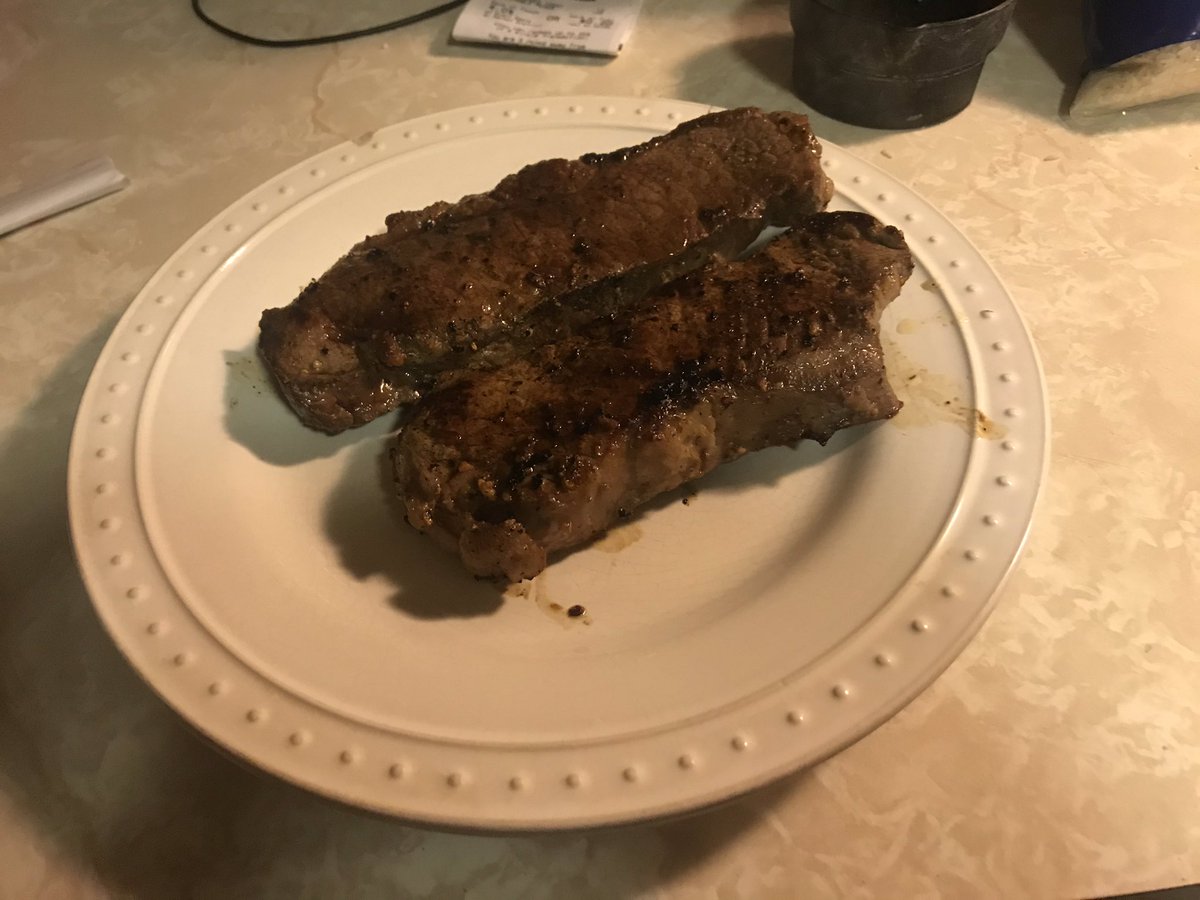BLStrongman's tweet photo. Last meal of the day 22 ounces of New York strip steak:

1250 calories
115 grams protein

Final daily total - 6,000 calories 533 grams carbs 381 grams protein https://t.co/iRaCzbtbWL