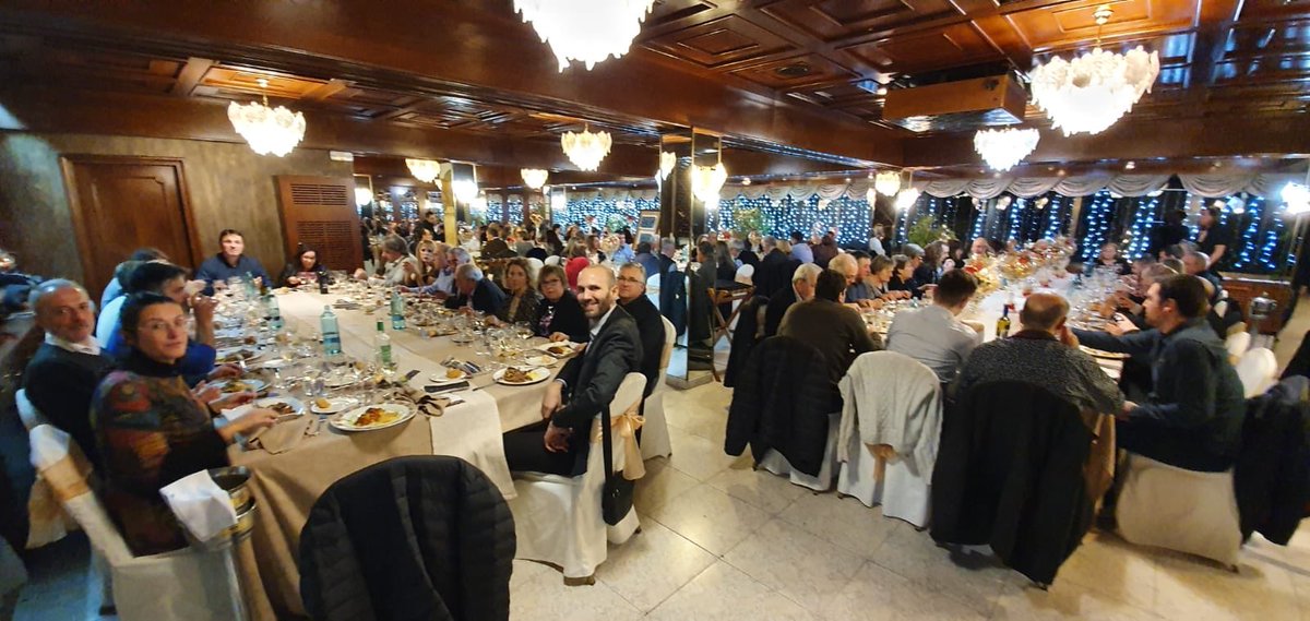 PD_Bages's tweet photo. 🍴 Avui 130 persones hem compartit moments molt especials. Un sopar postfestes amb la Consellera @angelschacon i el President @davidbonvehi, amb qui hem gaudit d’un coral creada per l’ocasió. Sempre amb el pensament als nostres presos/es i exiliats/des #Bages30 #equip #cohesió https://t.co/ENPsNU5mmq