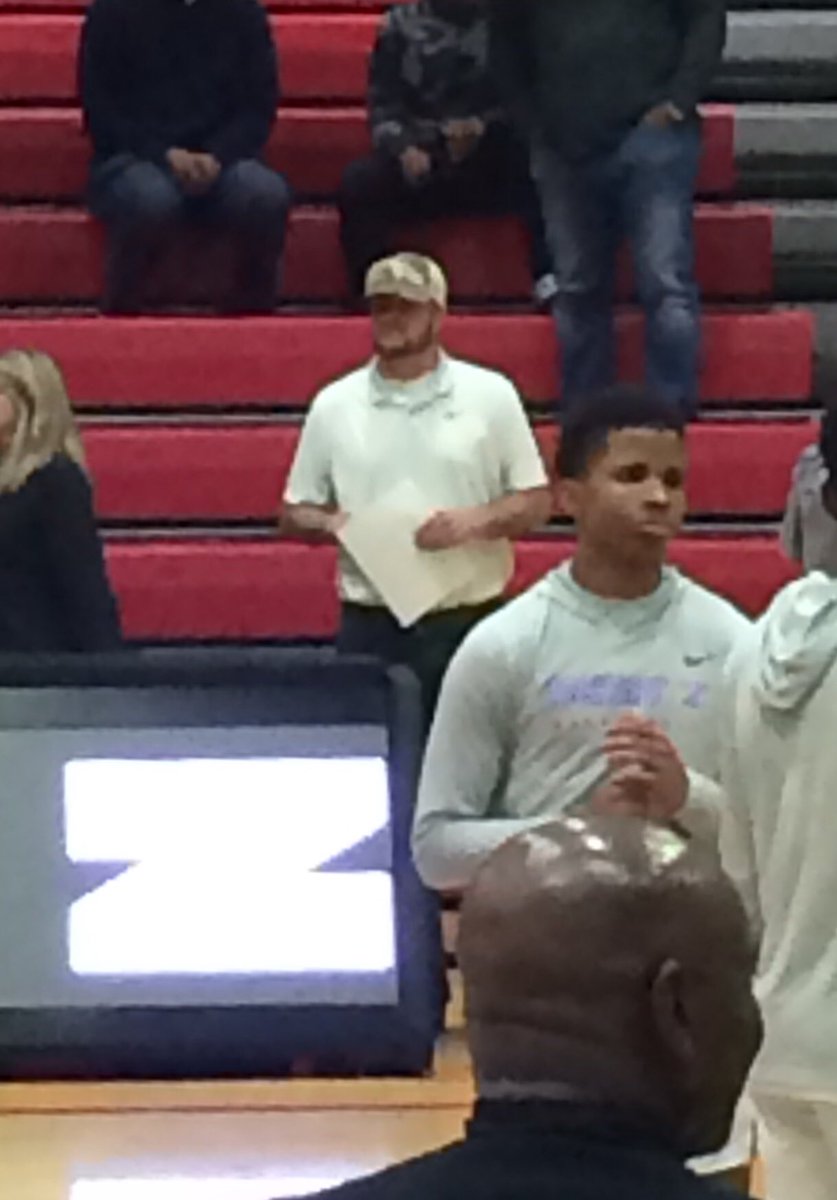 fjack97's tweet image. ⁦@bsnhitman⁩ not only does football and baseball, he does basketball too! #legend