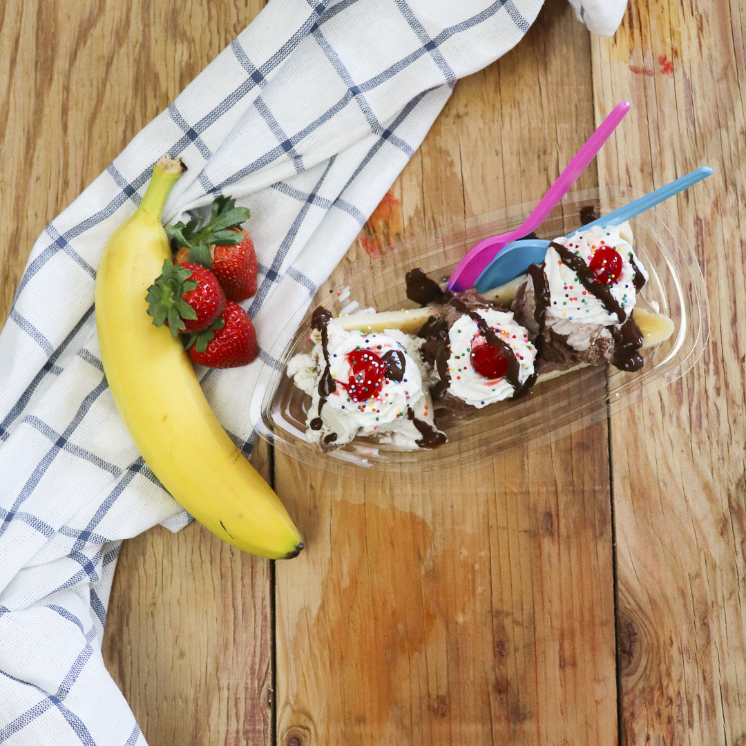 The weekend is always better with ice cream! 🍨  Try out our banana boats, link in the bio! 🍓 

#bananaboats #icecreamsundae #icecream #icecreamshops #icecreamlover #icecreamporn ##icecreamlvoe #icecreamofinsta #bananasplit