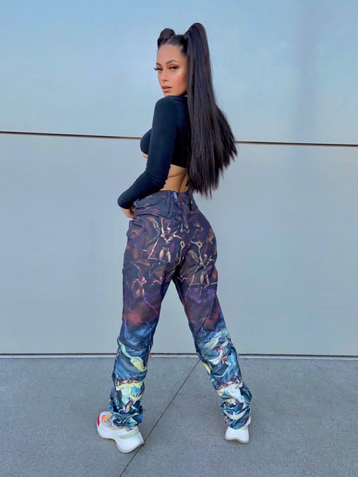 Half goddess half hell https://t.co/897zvQVkcC