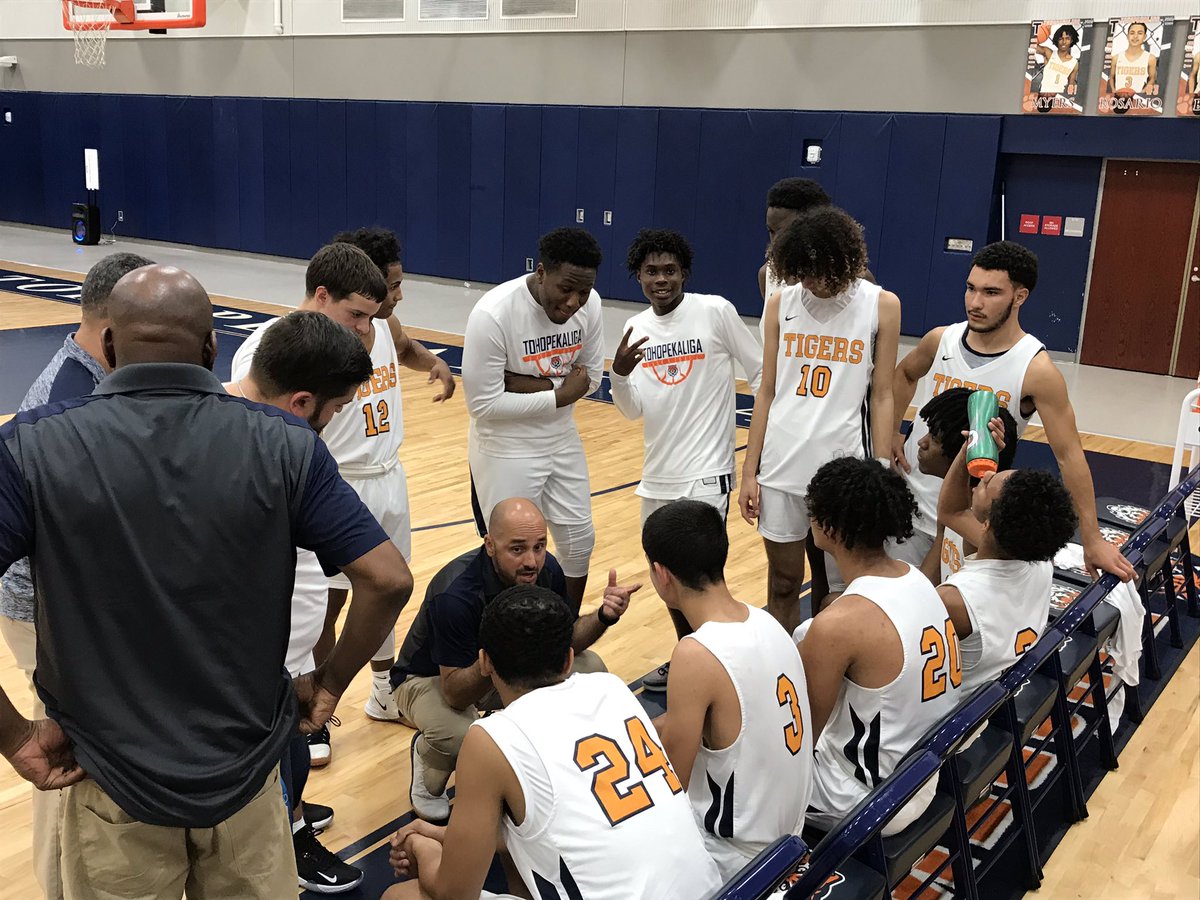 TKHS_Athletics's tweet photo. Nice win Boys! Tigers 52 Knights 34. Proud of the effort and intensity throughout! Go Tigers! https://t.co/L5ipaBw3fY