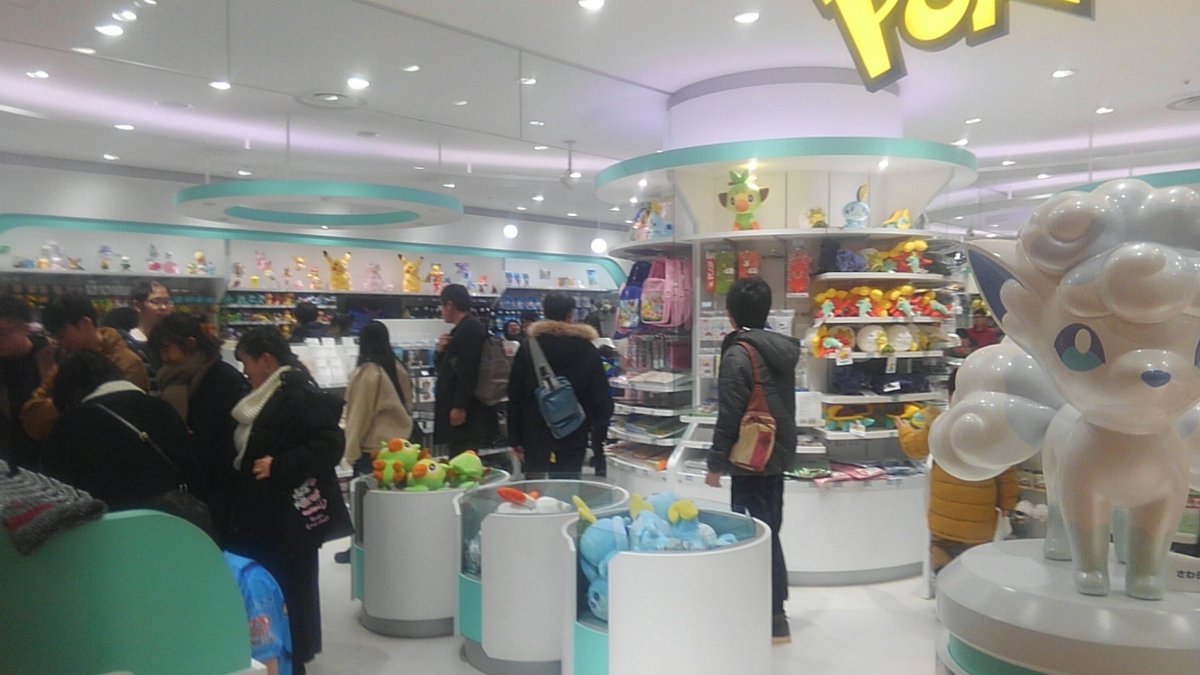 ポケモンセンターseiko 来たぜ ポケモンセンターサッポロ 北海道らしい水色のラインカラーで内装も雪を想像させるようなものが多く素晴らしかった