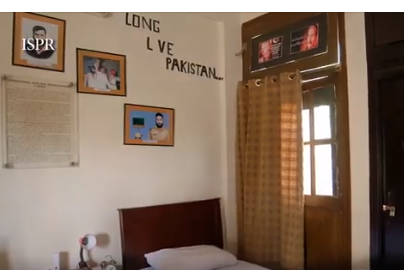 IamAsimJan's tweet photo. @OfficialDGISPR قابل احترام ! ڈرامہ عہد وفا میں دیوار کے اوپر Long Live Pakistan لکھا ہوا نظر آرہا ہے جسمیں live میں "i" نہیں ہے اسکے پیچھے کوئی منطق کہانی ؟ https://t.co/shvLQjL7bN