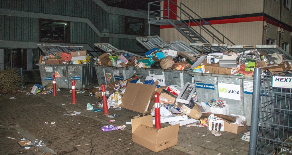 Brandstichting bij papiercontainers kindcentrum De Hoeksteen..
