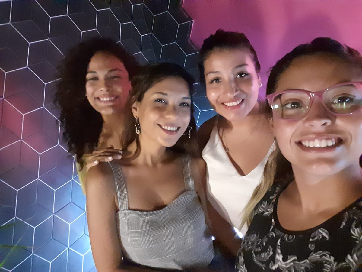 Melina2715's tweet photo. 🥳😌🤗😊✌🏾😎💗 https://t.co/l80wQvs65b
