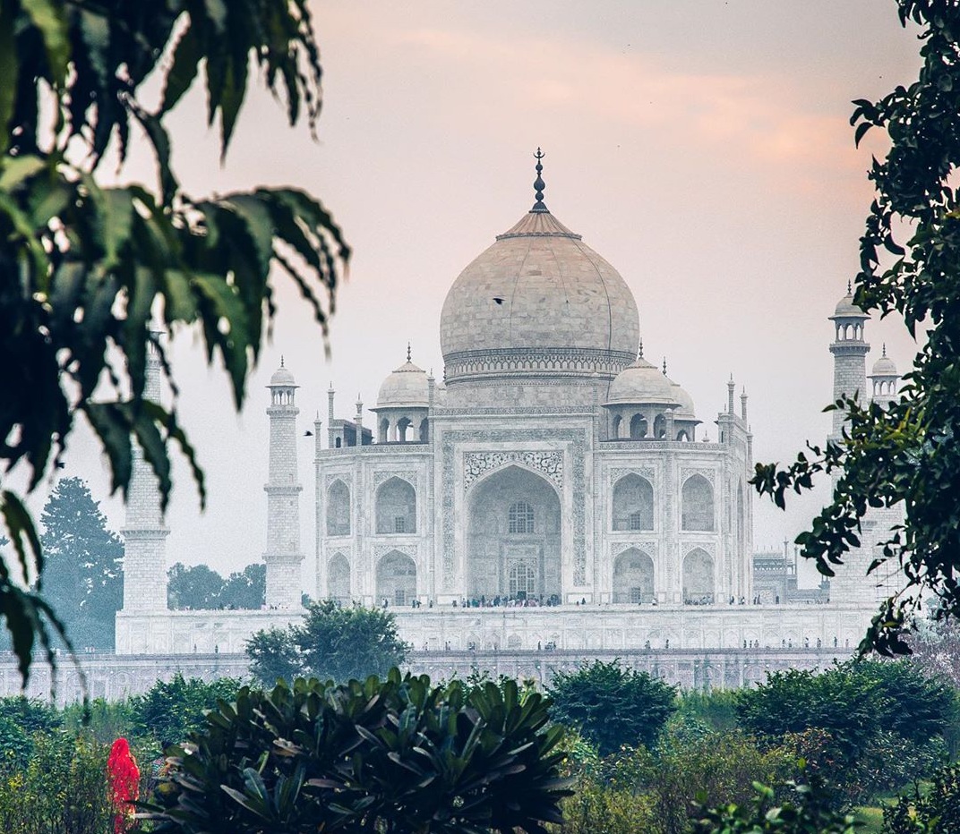 taj_visit's tweet photo. It's almost time for 2019 to come to an end and a new decade to begin! It’s time to start thinking about the New Year Resolutions!  If you haven’t visited #TajMahal this year, add #VisitingTajMahal on your #Resolution2020.  #travelin2020 #incredibleindia #visitincredibleindia https://t.co/5Aw1ym5dFu