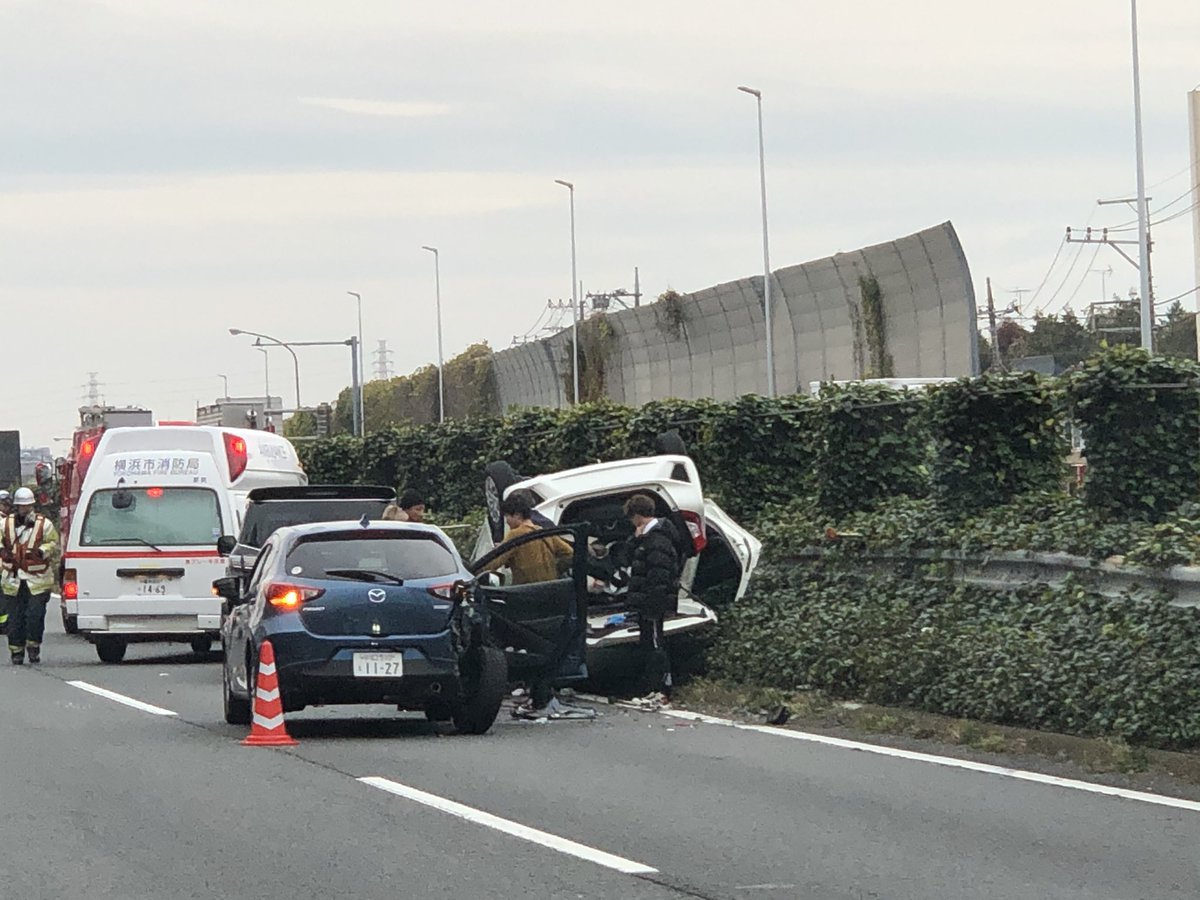 かくりゅうなっしー 東名高速の横浜町田付近で事故 車反転してる 東名高速