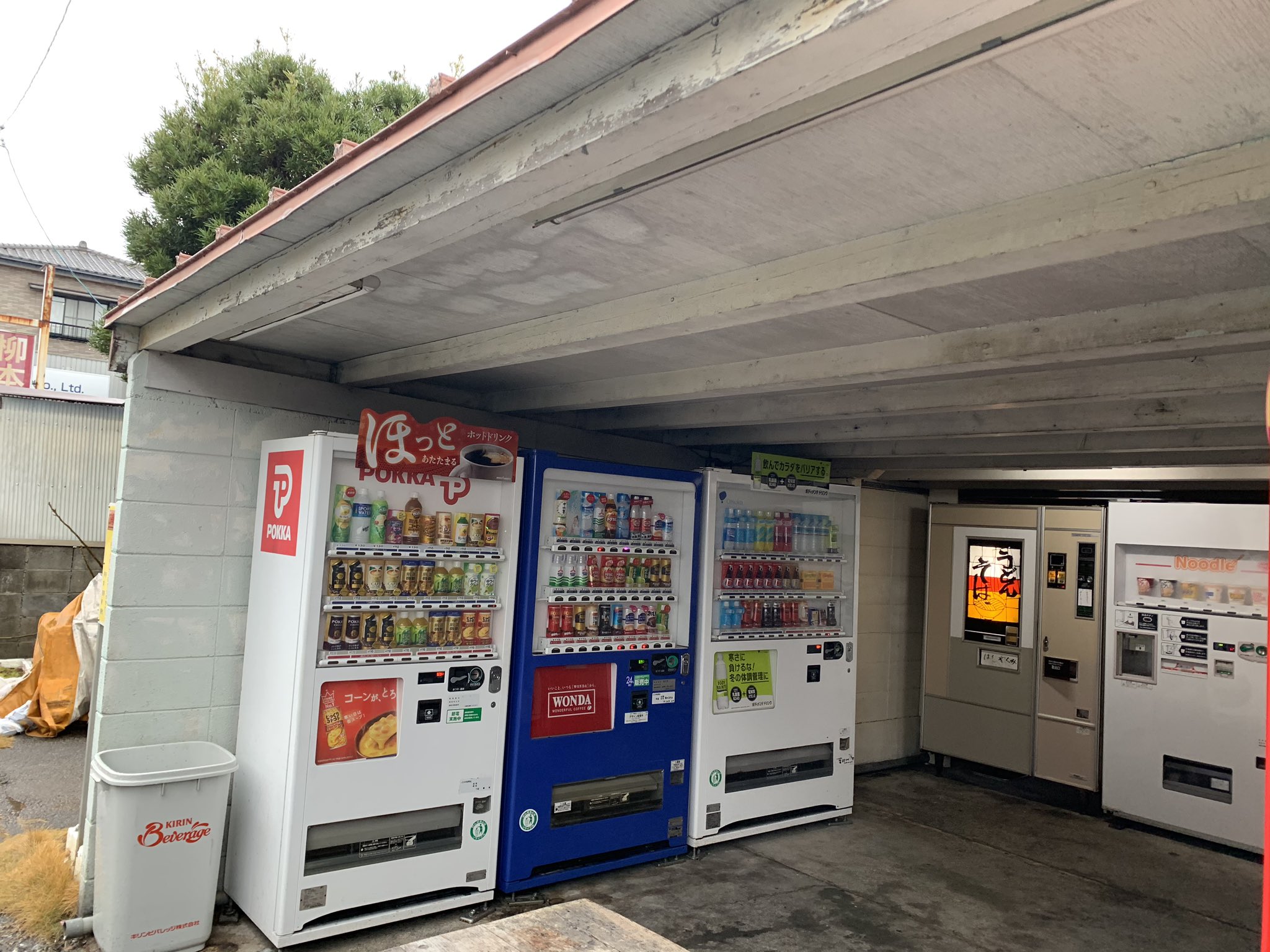 昭和スポット研究所kossy 徳島県阿南市横田自販機コーナー 年末でうりきれも覚悟の上訪問しましたが 天ぷらうどんはありました 0円のプチプチのエビ入りふわふわの天ぷらのうどんを美味しくいただきました いつまでも残っていて欲しい地味すぎるレトロ 昭和スポット研究所kossy 徳島県阿南市横田自販機コーナー 年末でうりきれも覚悟の上訪問しましたが 天ぷらうどんはありました 0円のプチプチのエビ入りふわふわの天ぷらのうどんを美味しくいただきました いつまでも残っていて欲しい地味すぎるレトロ
