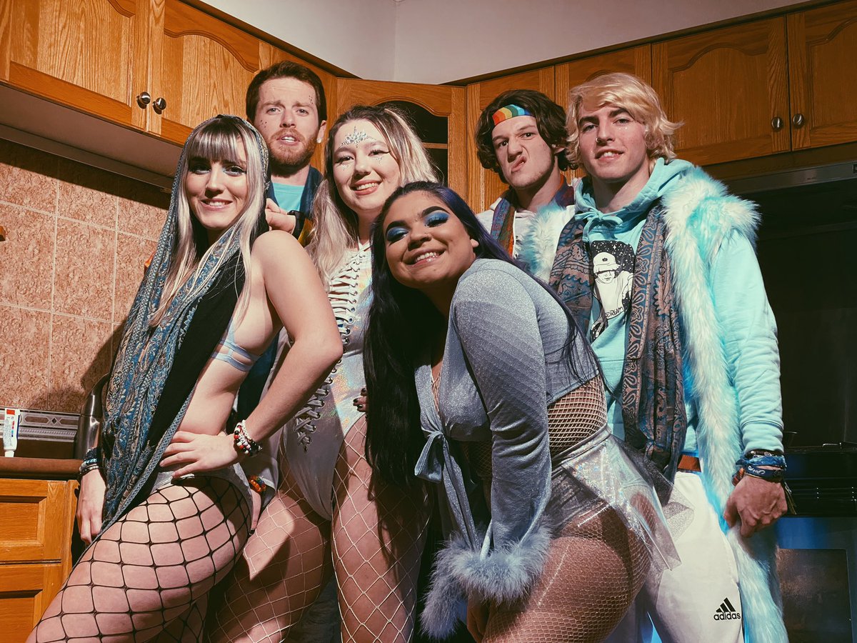 iluvmermaids420's tweet photo. the babies 🤍🌟🪐  Contact was a blast with the fam 🤩 
#Contact2019 https://t.co/wD4sMajV6Q