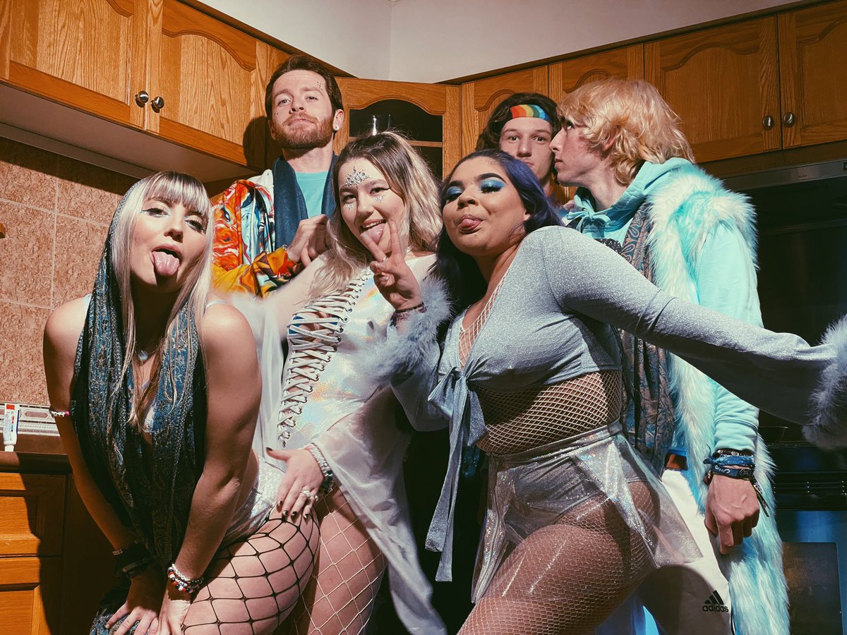 iluvmermaids420's tweet photo. the babies 🤍🌟🪐  Contact was a blast with the fam 🤩 
#Contact2019 https://t.co/wD4sMajV6Q
