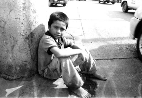 “Semillas a la deriva” la desgarradora realidad de los niños venezolanos

<a href="/lavidadenos/">La Vida de Nos</a> y <a href="/Cecodap/">Cecodap</a> lanzaron este este libro que surge como parte de una estrategia para visibilizar cómo la Crisis Humanitaria Compleja afecta los derechos de los niños

redhnna.org/noticias/semil…