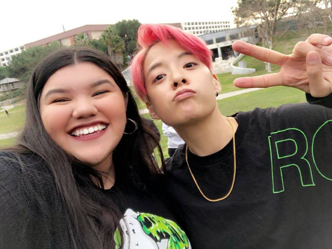 ambroliu's tweet photo. 191230 soffmaya insta update:
Cant believe I got to hug her twice 
#itreallydobelikethat

https://t.co/PBy2drnOQm https://t.co/eXe8w0fDTH