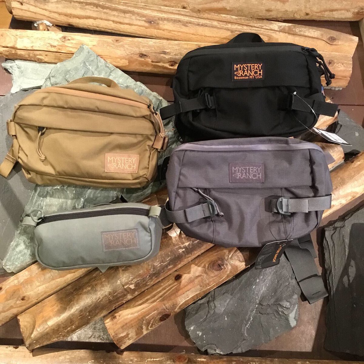 ARTSPORTS_1967's tweet photo. アートスポーツ本店スタッフおすすめヒップバッグ各種。
MYSTERY RANCH
#HipMonkeyUSA ¥16500
#HipMonkey¥7700
#FullMoon¥6050
#ForagerHipSack¥8580
ヒップバッグとして、斜め掛けで付けたりアウトドア、タウンユースで大活躍!ちなみに、MADE IN USAの物は正面のロゴとサイドにタグが付いてます。 https://t.co/iec8Q3VDrZ