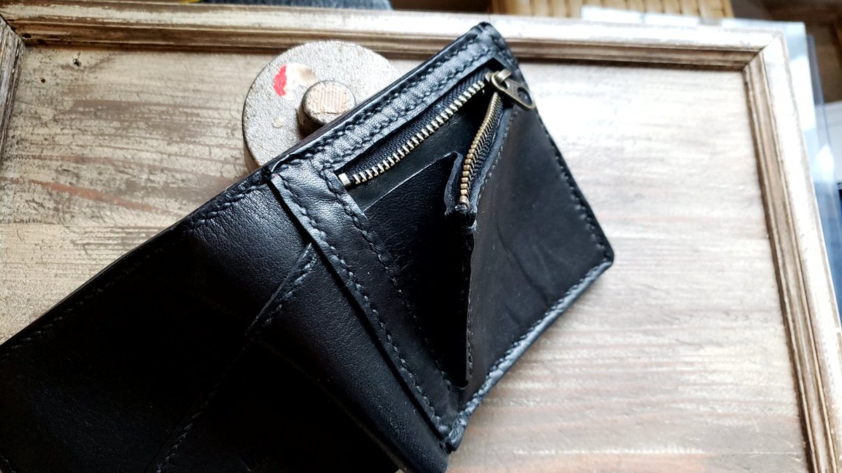BeniyaWorks's tweet photo. フルオーダー
Fold Wallet 完成
昔からの作家仲間からのご依頼。
@BeniyaWorks
#作品記録
#FoldWallet
#二つ折り財布
#BENIYAworks https://t.co/m0cFUGXpph