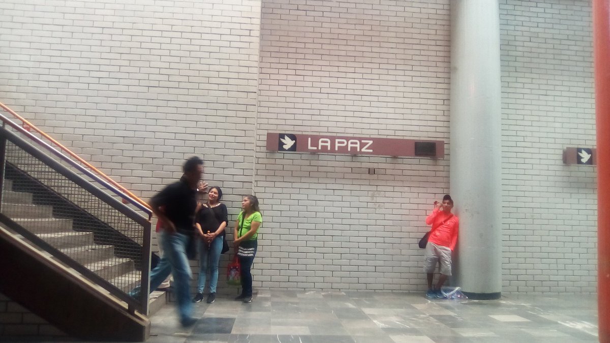 lessac5's tweet photo. #cdmxmetrochallenge  Ya en Pantitlán vamos por la linea A, la cual sería nuestra 4ta Linea completa (2 veces) @Soniiglu aun traíamos el power!!! Y de ahí tomaríamos la linea 9. https://t.co/2aF7Aaytiy