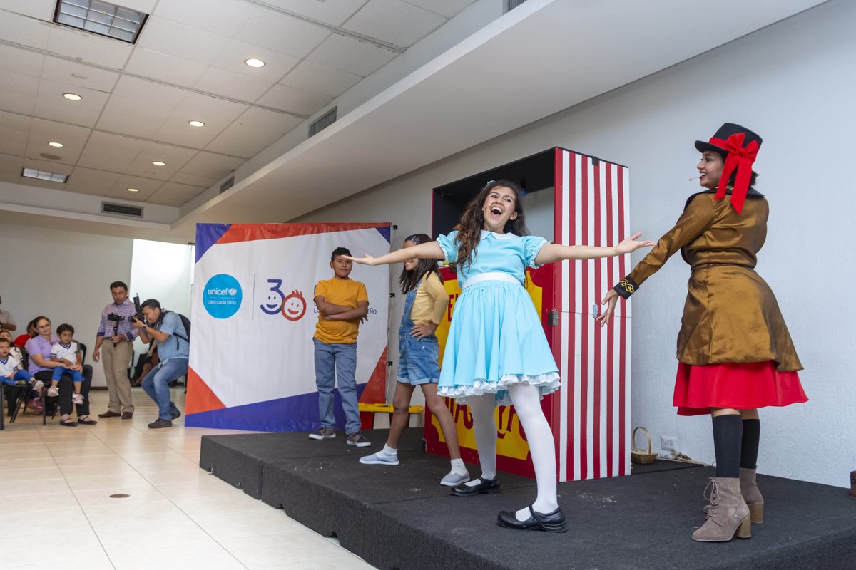 UnicefSV's tweet photo. #LoMejorde2019
El 20 de noviembre celebramos a todas las niñas y niños del mundo y los 30 años de la Convención de los Derechos del Niño.
¡Para todas las niñas, niños y adolescentes: todos sus derechos!
#CDN30 #CRC30 https://t.co/2rr4fbPzII