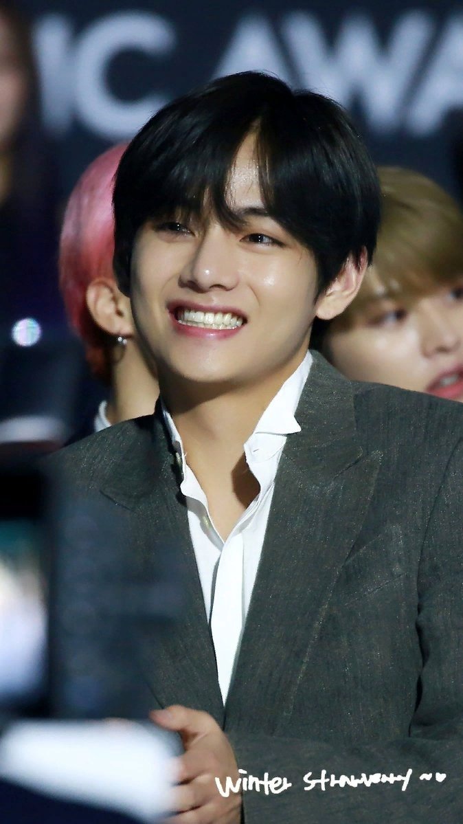 tsun_4450130's tweet photo. My sweety winter bear Happy BDay💜
More than anything,I want u to be healthy and happy,surrounded by loved ones.U're the most amazing,sincere and kind guy,so u deserve the whole world. I'm very proud of u and I love u madly
#HappyBirthdayTaehyung 
#HappyTaehyungDay 
#BornToVLoved https://t.co/rbZedzaK0y