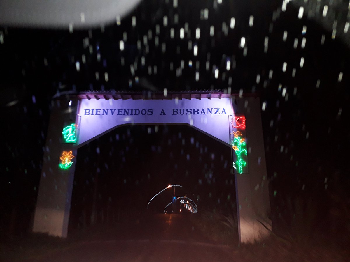 mayitoadri's tweet photo. @DavidAparicioA @STurismoBoyaca Nuestra familia dió el sí para decir #YOVOYABOYACA, recorrido nocturno navideño por los municipios de Nobsa, Corrales, Busbanza, Floresta, Tobasia y Santa Rosa de Viterbo. Que buen plan recomendadísimo. Eso bien abrigado y con buena actitud. https://t.co/BzXTwXIhEj