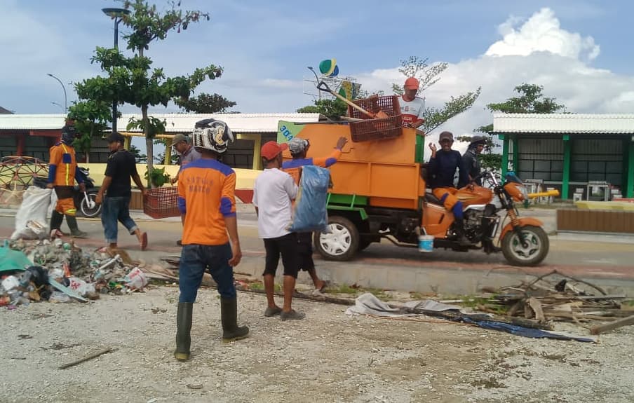 Kec_Mariso's tweet photo. Pagi ini Satgas Kebersihan melakukan penyisiran sampah di pesisir pantai CPI Jalan Metro Tanjung Bunga
#runmakassar #cleancomfortandcontinuity https://t.co/66aXlPMacL
