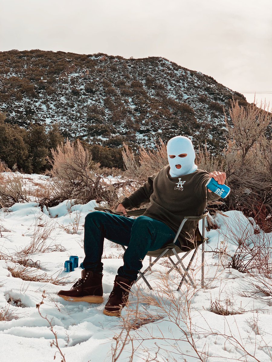 Lowkey_4real's tweet image. 𝟰ᴿ 𝗔𝗹𝗹 𝗠𝘆 𝗥𝗲𝗮𝗹 𝗛𝗼𝗺𝗶𝗲𝘀 ⁽ᴰᵉᵃᵈ ᵒʳ ᴬˡⁱᵛᵉ⁾

#lowkeysaidit #lowkeymusic #thedevilscartel #TDC #Indio #lowkey #robbingseason #budlightdrinkers #myneckofthewoods #snowday #4real #beer #wings #realones #givethanks #thx #yearsalmostover #stilllife #poorbutrich