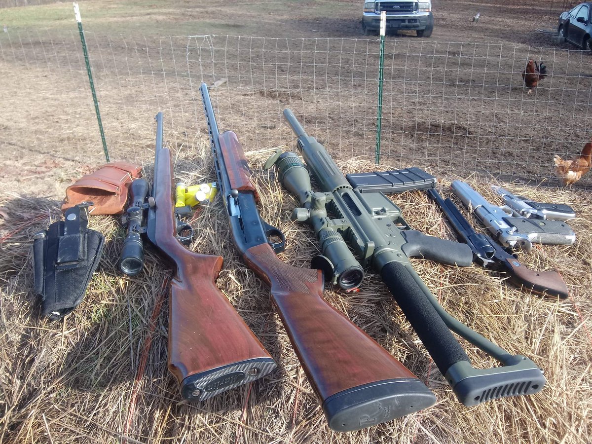 BlueCollarFishn's tweet photo. Took my wife out for a little redneck theater back home on the farm this Christmas lol #Christmas #redneck #herfirsttime #sundayvibes
#shooting #GunsUp https://t.co/rj2HUXlm7B