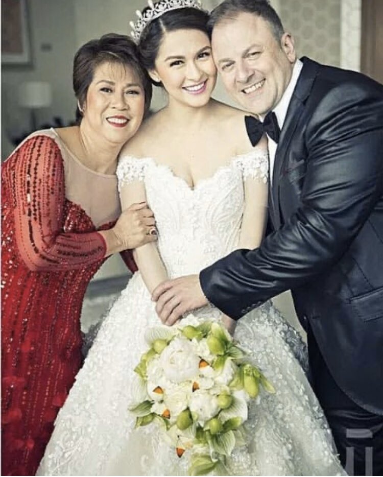 mariadongmarian's tweet image. Para sa kanilang anak gagawin ang lahat maging masaya lng sa pinakaimportanteng event ng kanilang unica hija 🥰 ganyan ang Magulang ❤️❤️ 
Marian Rivera #DM123014 #DongYanWedding