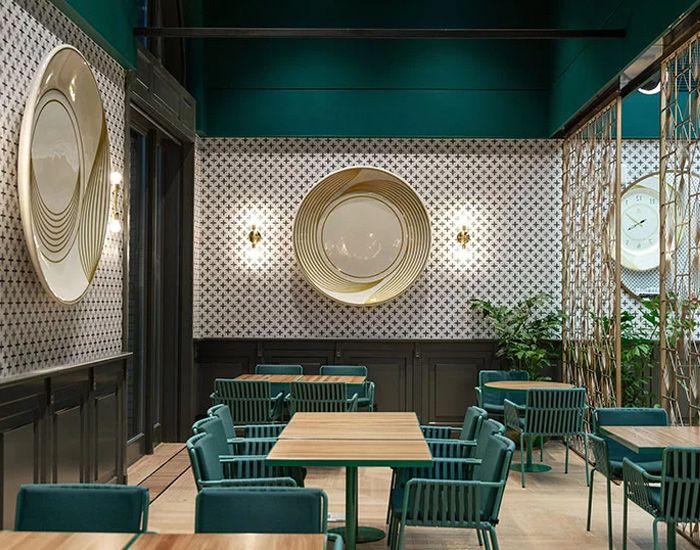 deep green walls adorn the house of millennium restaurant by kissmiklos in budapest
designboom.com/architecture/t…