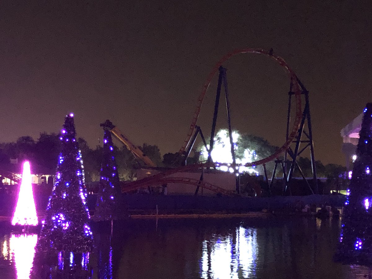 BuckeyeCoaster's tweet photo. Ice Breaker at @seaworld Orlando at Night! This ride is going to be a lot of fun at night up against the lake. You will have a lot of good viewing areas as well. These were taken from the bridge. #SWOBreaktheIce #SWO #BreaktheIce #SWO2020 #SeaWorldOrlando https://t.co/Gx7V6rMekm