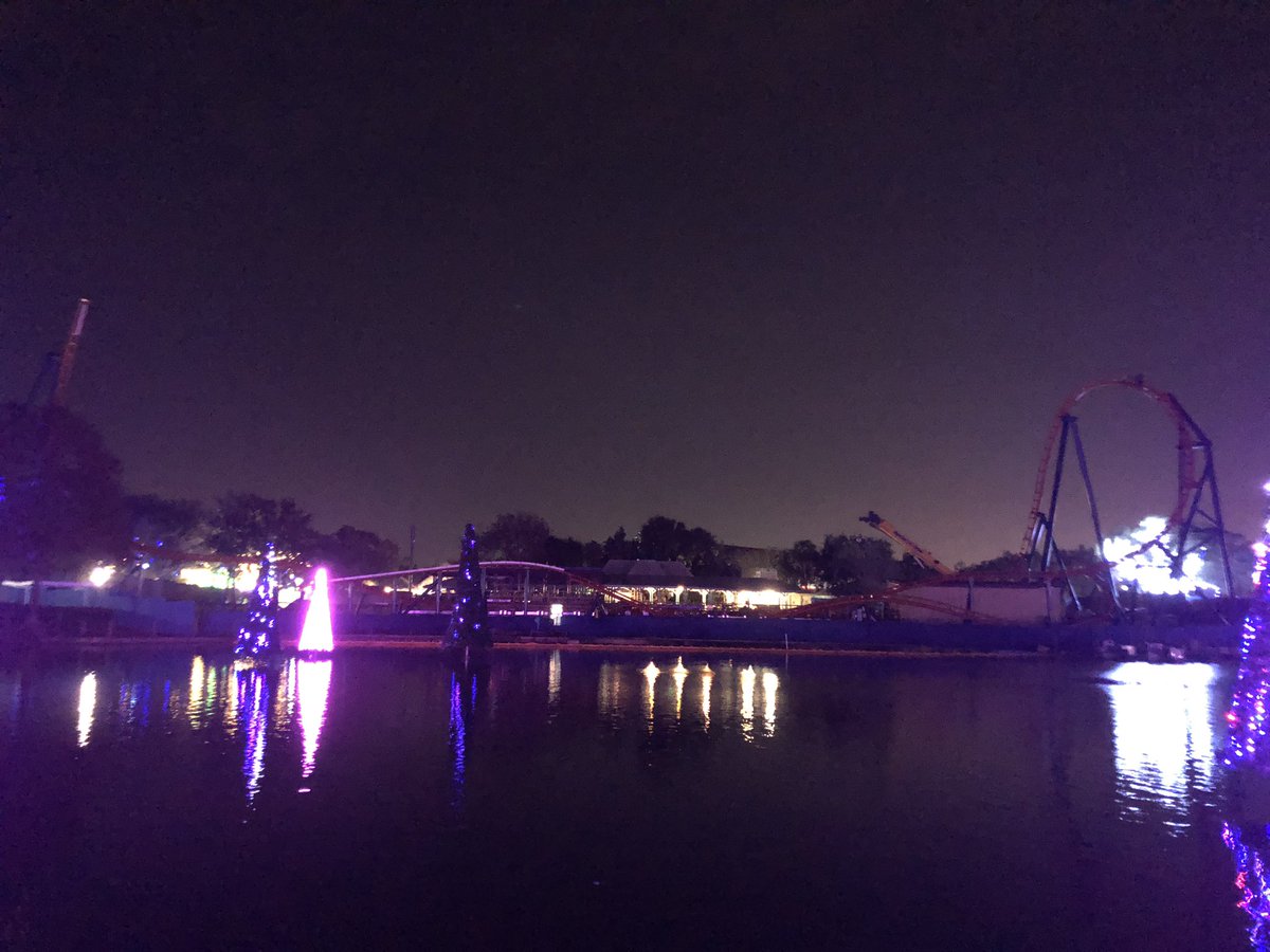 BuckeyeCoaster's tweet photo. Ice Breaker at @seaworld Orlando at Night! This ride is going to be a lot of fun at night up against the lake. You will have a lot of good viewing areas as well. These were taken from the bridge. #SWOBreaktheIce #SWO #BreaktheIce #SWO2020 #SeaWorldOrlando https://t.co/Gx7V6rMekm