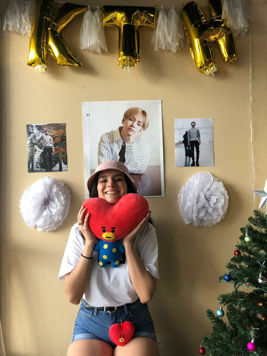 taestune's tweet photo. had so much fun at taehyungs cup sleeve event today, thank you so much!! @motstae #BeautifulStoryKTH https://t.co/9ksoTYq9Zm