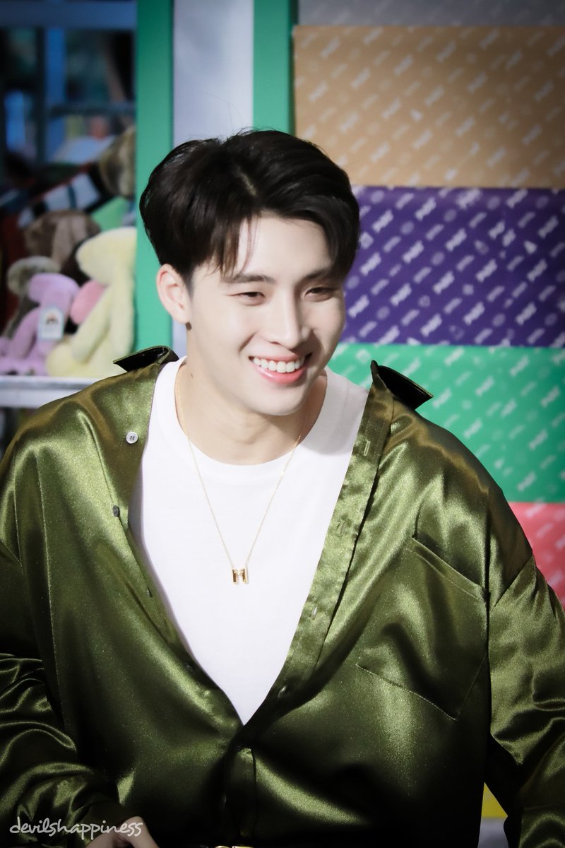 devilshappiness's tweet photo. แจกความฉดใฉ 🤗

#MeanPhiravich 
#m34nismindxPGS 
#ParagonGiftStore 
#HappinessDelivery https://t.co/wZaiv5d3wh