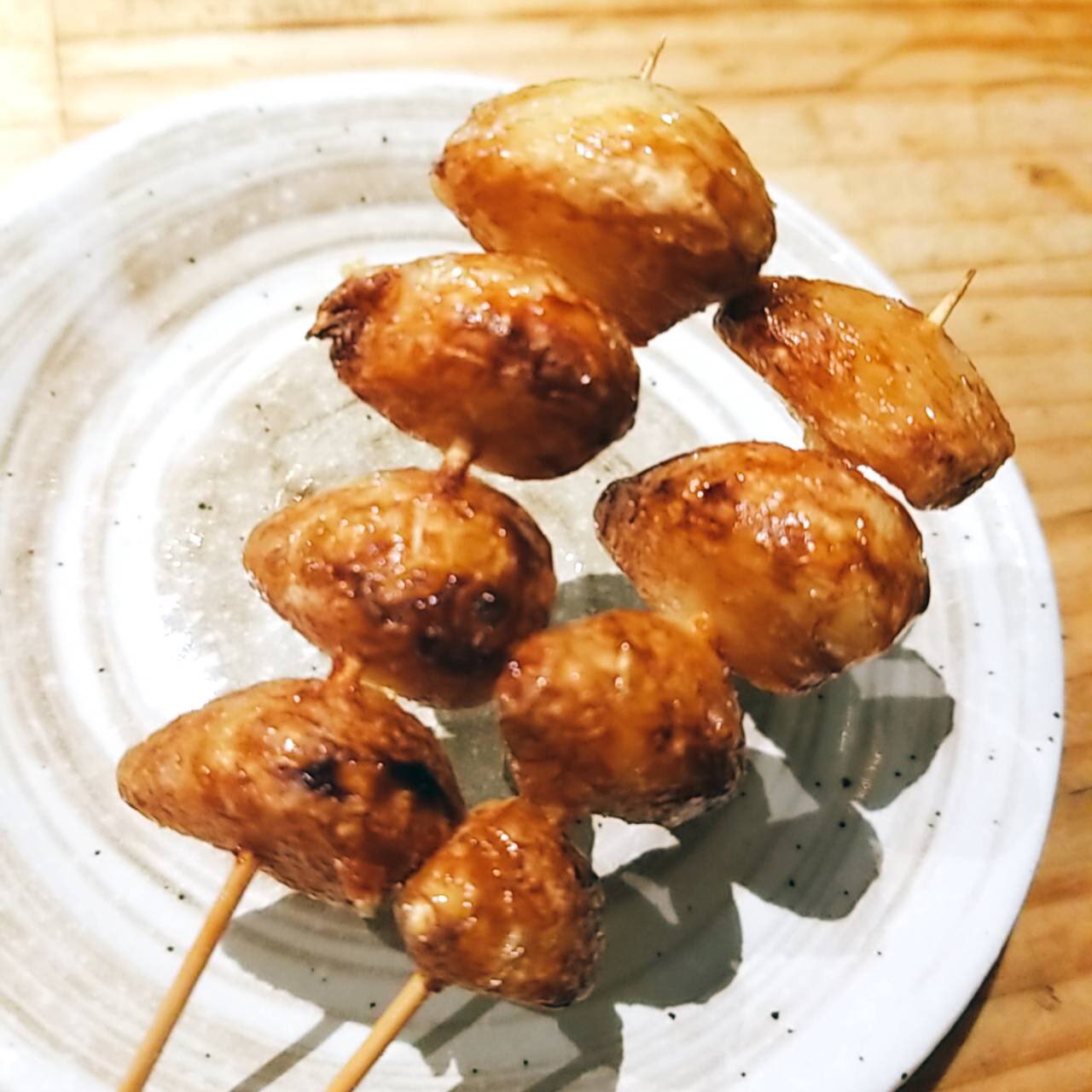 代表鳥締役 かいかぶり 焼きにんにくって美味しいですよね 今年も残り2日 にんにく串食べて スタミナつけて 乗りきっちゃいましょう にんにく串 スタミナ にんにく 秋葉原 焼き鳥 居酒屋 代表鳥締役 かいかぶり 秋葉原グルメ Zans やきとり