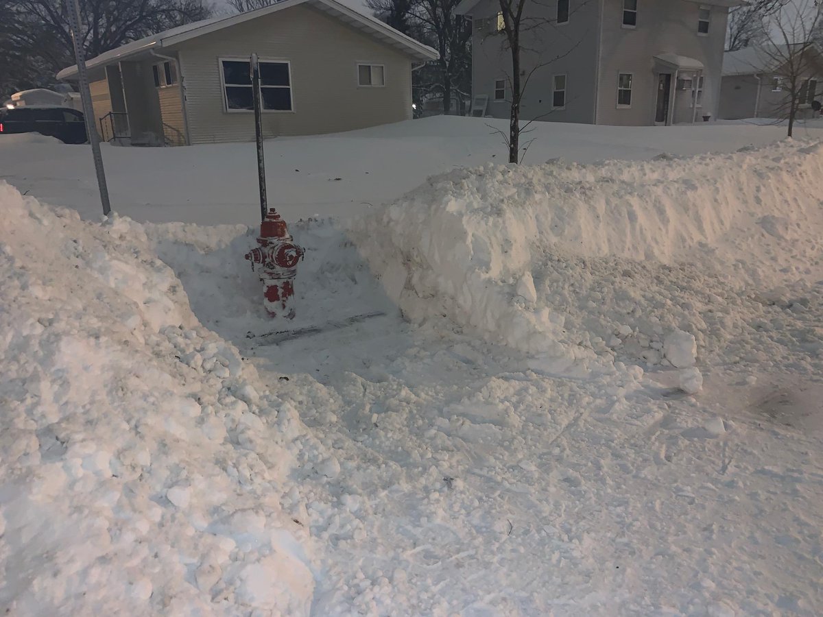 alexa_ryan23's tweet photo. Remember kids, shovel out your fire hydrants. Even if it's not in your yard. This took me and @RyRyMovieGuy 20 mins to dig out. It was completely covered when we started. Fires can happen at any time. #KindNeighbors https://t.co/wDoISl6Cvj