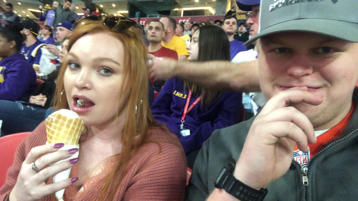 AustinA1332's tweet photo. Making memories with you is my favorite thing to do. ❤️ #collegefootballplayoffs #LSUvsOU https://t.co/Z4iRxsQPkk