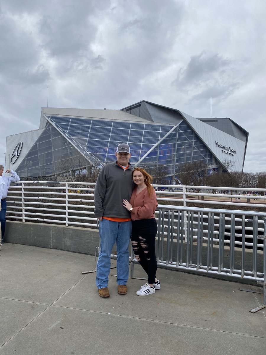 AustinA1332's tweet photo. Making memories with you is my favorite thing to do. ❤️ #collegefootballplayoffs #LSUvsOU https://t.co/Z4iRxsQPkk